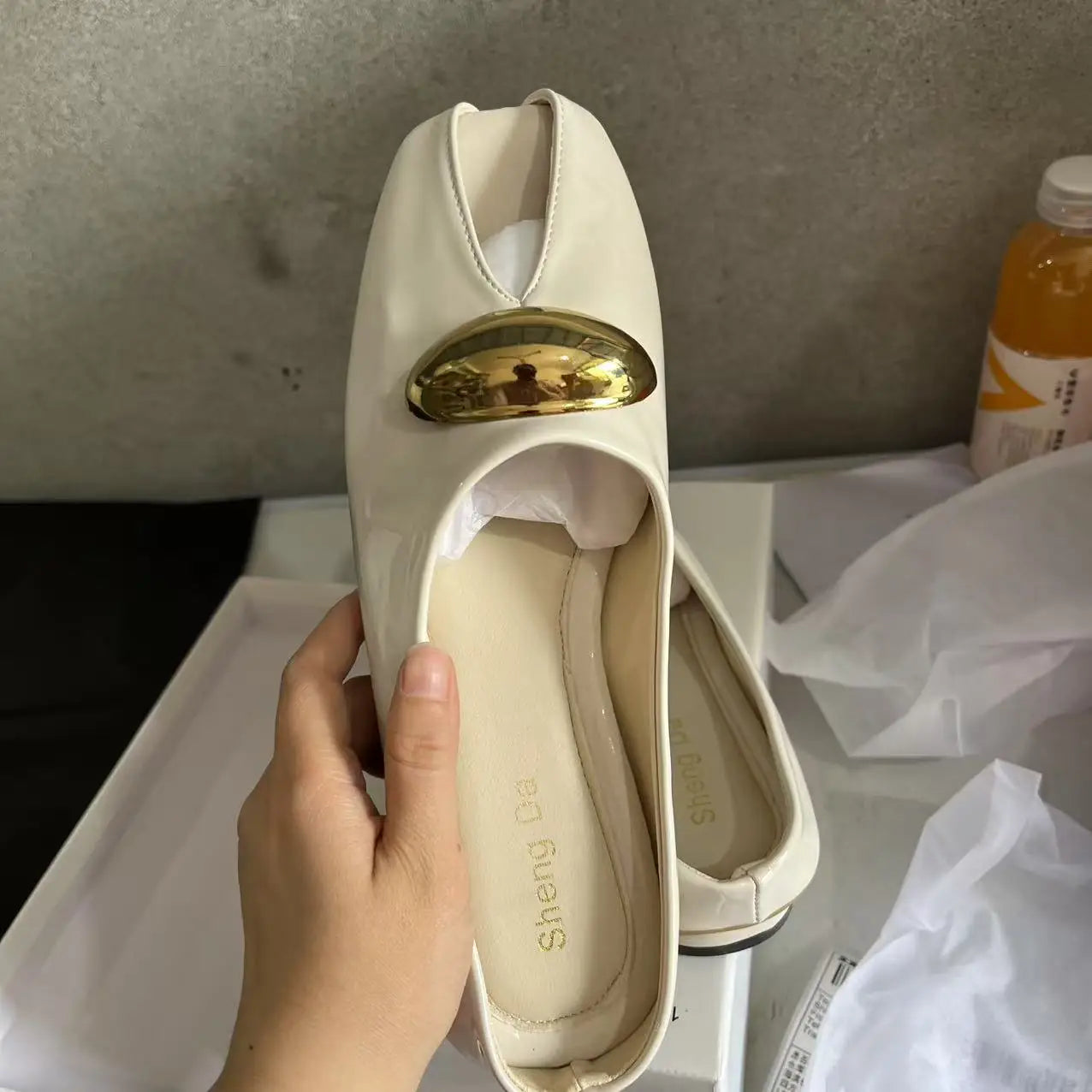 Elegant leather summer slippers UK – chic, lightweight, breathable, stylish, comfortable, all sizes, fast UK delivery.. Elegant leather slippers with metal buckle and fish mouth cut for summer fashion.