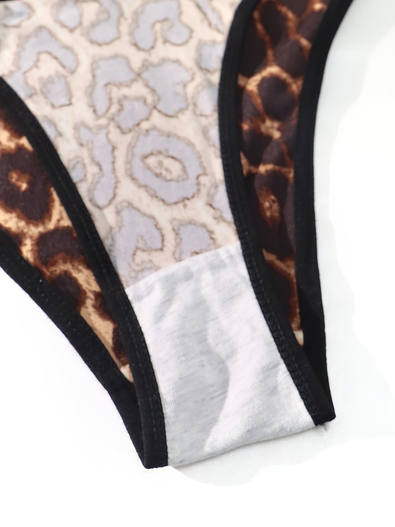 European and American Set Solid Color Leopard Print Seamless High Elastic Soft and Comfortable Breathable Women's Briefs. Made from polyester and elastane blend, seamless fit, hand washable. Stylish and perfect for everyday wear. Embrace ftf fashion and mode ftf.