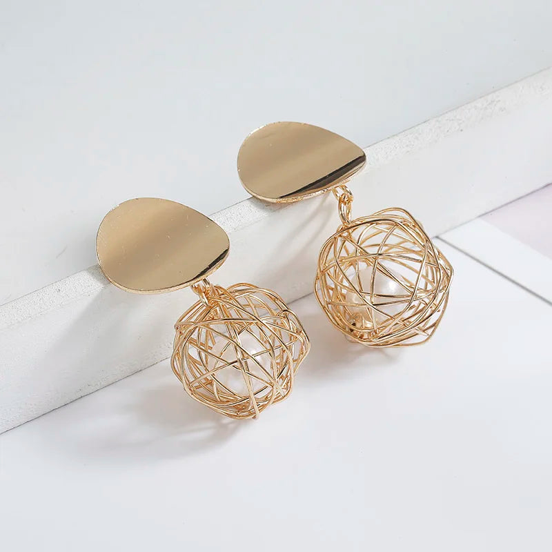 Korea Pearl Earrings 2025, round geometric statement earrings, vintage gold color, women's fashion jewelry, party accessories, gift.
Korea pearl earrings, round geometric earrings, vintage gold color, statement earrings, women's fashion jewelry, party accessories, gift, ftf fashion, mode ftf, FTF Market UK