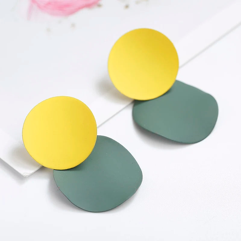 Korea Pearl Earrings 2025, round geometric statement earrings, vintage gold color, women's fashion jewelry, party accessories, gift.
Korea pearl earrings, round geometric earrings, vintage gold color, statement earrings, women's fashion jewelry, party accessories, gift, ftf fashion, mode ftf, FTF Market UK. Vintage pearl studs UK – classic freshwater pearls, antique style, elegant, timeless, fast UK delivery.