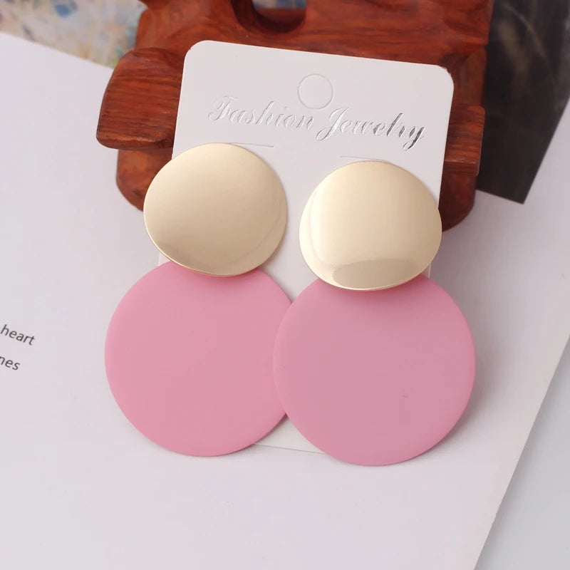 Korea Pearl Earrings 2025, round geometric statement earrings, vintage gold color, women's fashion jewelry, party accessories, gift.
Korea pearl earrings, round geometric earrings, vintage gold color, statement earrings, women's fashion jewelry, party accessories, gift, ftf fashion, mode ftf, FTF Market UK