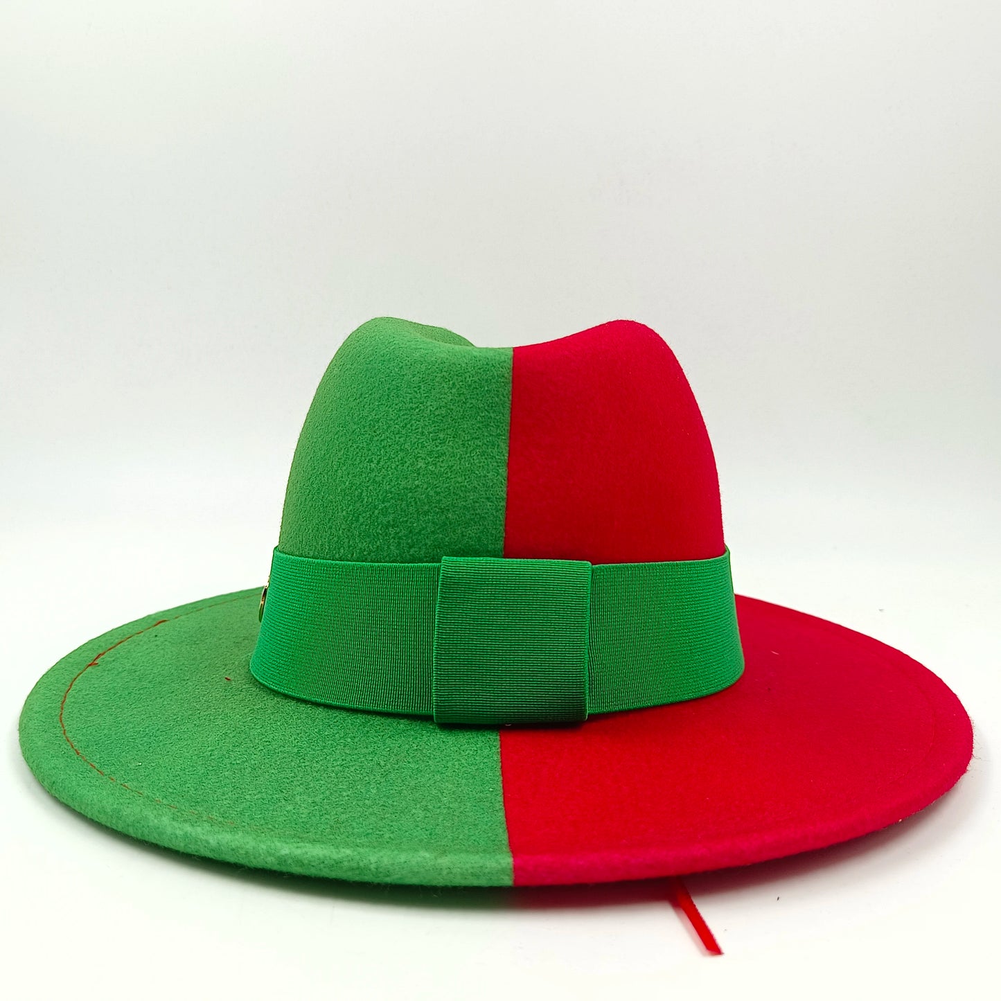 Green and red hat with a green band on a white background. Unisex double fedora hat, dual color gradient tie-dye, casual jazz style, cotton-polyester mix, suitable for outdoor autumn and spring.