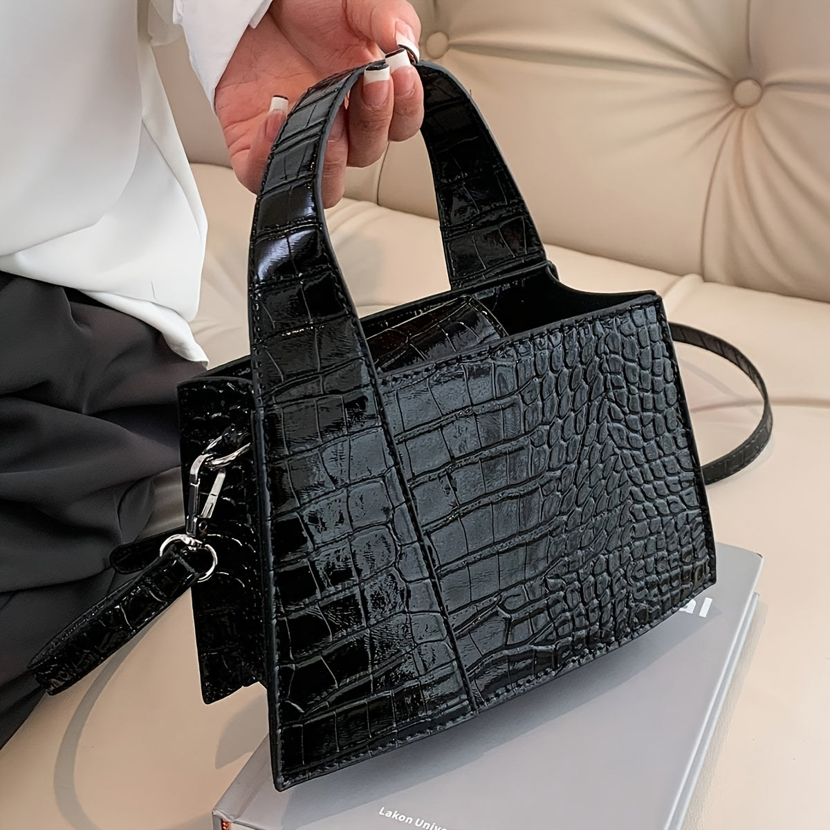 1pc Fashionable Crocodile Pattern Faux Leather Handbag for Women, solid color, shoulder bag, magnetic closure, polyester lined, edge paint detail, ftf fashion