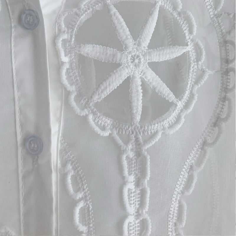 Elegant white shirts for women, high-quality materials, versatile and stylish.